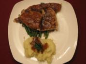 Schweinekrustenbraten auf Bohnen und Knödeln - Rezept