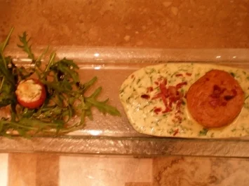 Käsesoufflee mit Serrano-Rucola-Soße - Rezept