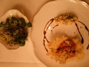 Eiersalatnocken mit Lachs im Parmesanschiffchen, dazu Tiger Prawns - Rezept