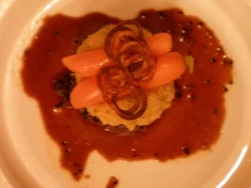 Rinderfilet mit Sardellen an Rosmarinpolenta und Möhrchen - Rezept