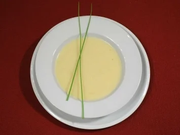 Rezept: Scharfe Kartoffelsuppe mit Möhrensalat (Anni Wendler) Scharfe Kartoffelsuppe mit Möhrensalat (Anni Wendler) - Rezept