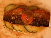 Makrelenfilet an mariniertem Gurken-Zucchinicarpaccio - Rezept