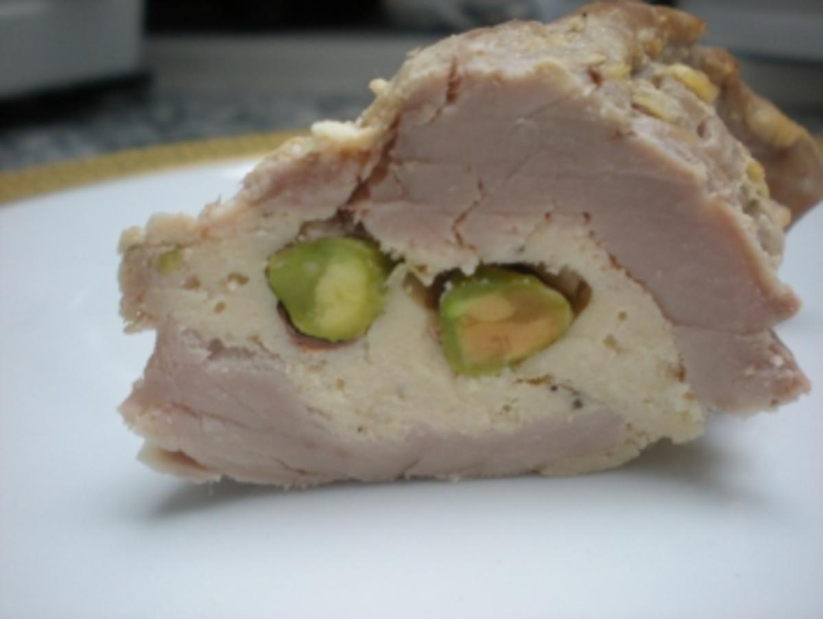 Schweinsfilet gefüllt mit Hühner-Pistazienfarce - Rezept