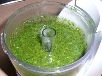 Rezept: Tomaten-Bananen-Salat mit Petersilienpesto Tomaten-Bananen-Salat mit Petersilienpesto - Rezept