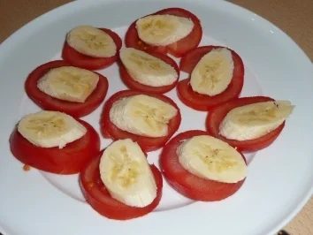 Rezept: Tomaten-Bananen-Salat mit Petersilienpesto Tomaten-Bananen-Salat mit Petersilienpesto - Rezept
