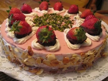 Muttertagstorte --- Erdbeer-Joghurtsahne - Rezept