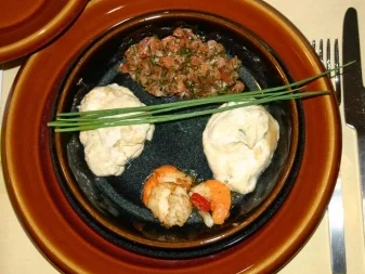 Lachswürfel mit Senfcreme und Jakobsmuschel - Rezept