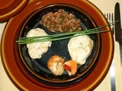 Lachswürfel mit Senfcreme und Jakobsmuschel - Rezept