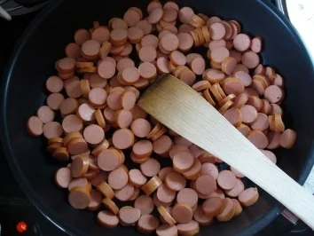 Hauptspeise: Würstchen-Kartoffel-Eier-Schmand-Pfanne - Rezept - Bild Nr. 3