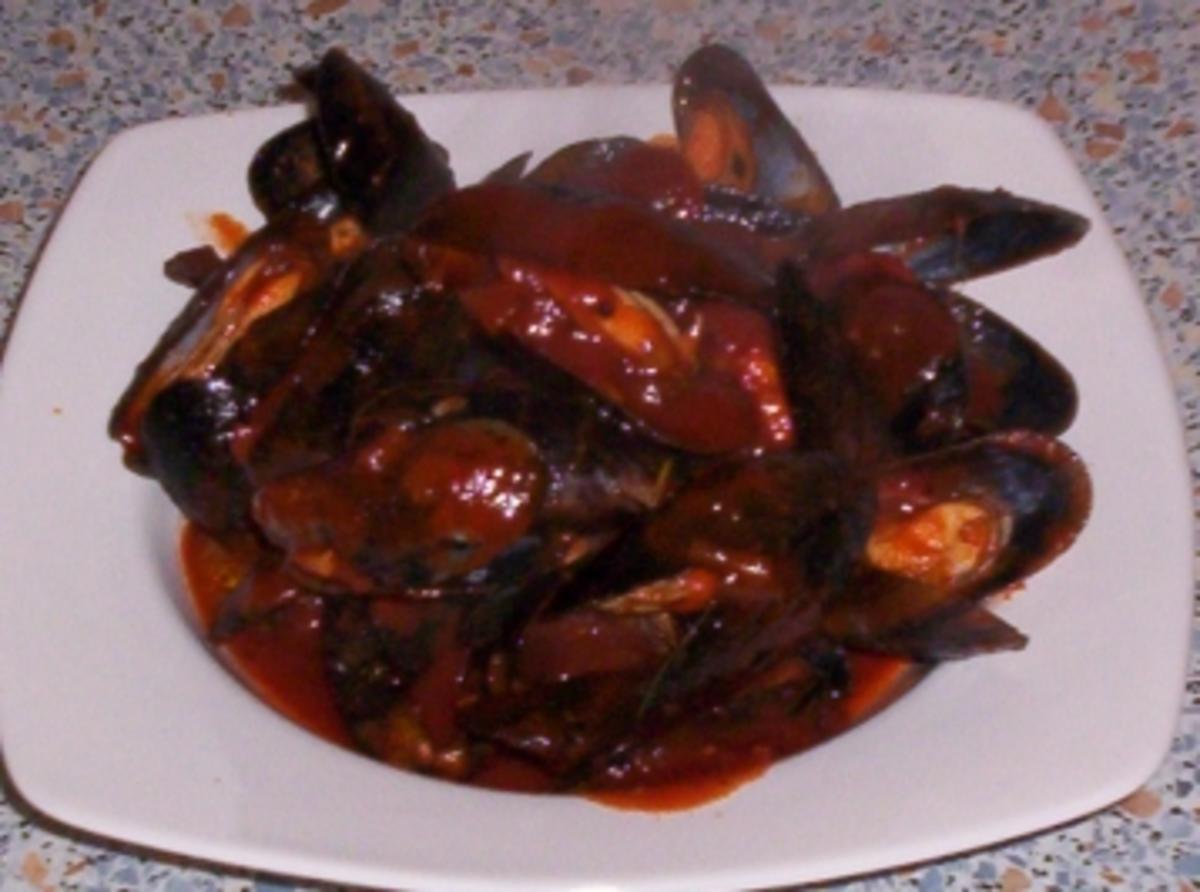 Miesmuscheln in Tomatensauce - Rezept mit Bild - kochbar.de