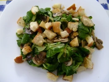 Feldsalat mit Champignons - Rezept