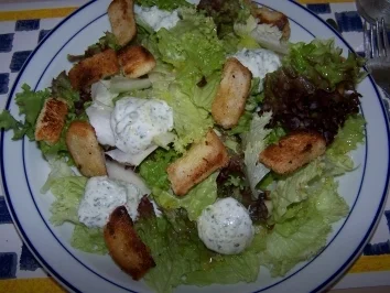 Blattsalate mit Frischkäse - Rezept