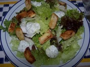 Blattsalate mit Frischkäse - Rezept