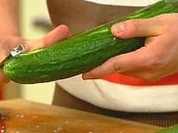 Klarer Gurkensalat mit Apfel und Dill - Rezept