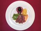 Rehrücken Baden-Badener Art mit Rotweinbirne und gratinierten Kartoffeln - Rezept