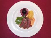 Rehrücken Baden-Badener Art mit Rotweinbirne und gratinierten Kartoffeln - Rezept