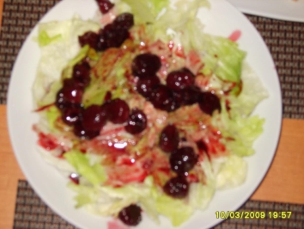 Salat mit Peffer-Kirschsoße - Rezept