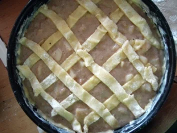 Kuchen: Apfel-Nußkuchen mit Mürbteiggitter - Rezept