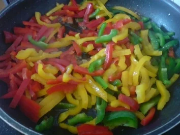 Rezept: Hähnchen-Reis-Pfanne Hähnchen-Reis-Pfanne - Rezept