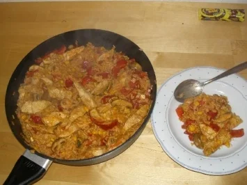 Feurige Reispfanne mit Putenstreifen - Rezept