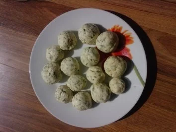 Rezept: Bier-Rindfleisch mit Kräuterklößen Bild Nr. 4 Bier-Rindfleisch mit Kräuterklößen - Rezept - Bild Nr. 4