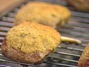 Lammkarrees mit Wacholder-Pfefferkruste - Rezept