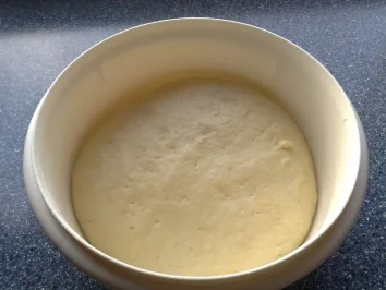 Hefeteig (Grundrezept) - Rezept