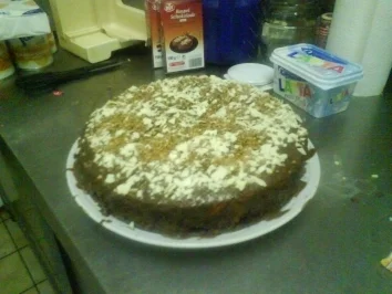 Weinbrandkuchen mit Kirschen - Rezept