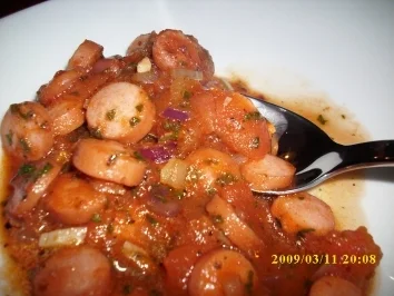 Würstchengulasch mediteran und fruchtig - Rezept