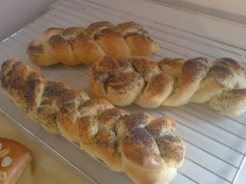 Rezept: Osterhasen und Co. aus Hefeteig Osterhasen und Co. aus Hefeteig - Rezept