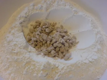 Rezept: Osterhasen und Co. aus Hefeteig Osterhasen und Co. aus Hefeteig - Rezept