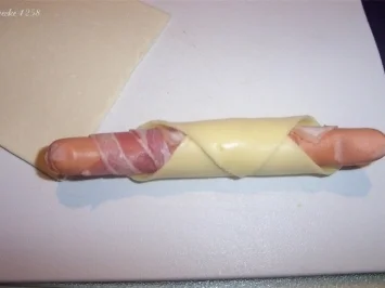 Rezept: Würstchen im Käse-Blätterteig-Mantel Würstchen im Käse-Blätterteig-Mantel - Rezept