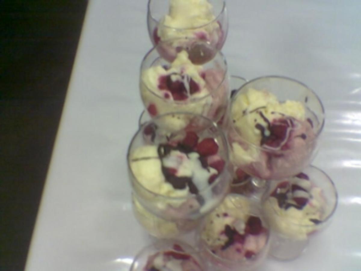 Zitronenmousse auf Himbeerspiegel - Rezept - kochbar.de