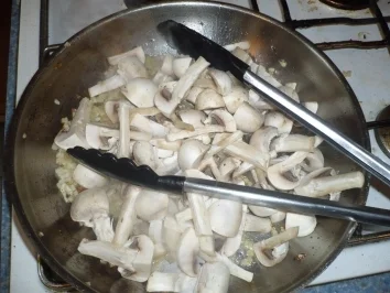 Hühnchen in Champignon - Weißwein - Soße - Rezept