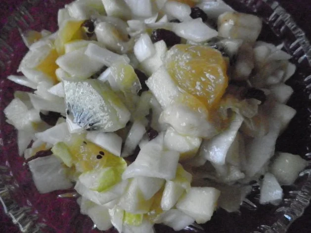 Obstsalat mit Chicoree - Rezept