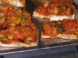 Rezept: Gebratener Victoriabarsch mit meditteranem Gemüse und gehobeltem Parmesan,Rosmarinkartoffeln Gebratener Victoriabarsch mit meditteranem Gemüse und gehobeltem Parmesan,Rosmarinkartoffeln - Rezept