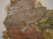 Rinderhuft in Basilikumbutter mit Zucchinis und provenzalischen Kartoffeln - Rezept