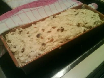 Osterbrot mit beschwipsten Beerchen - Rezept