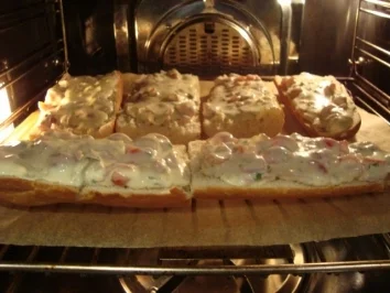 Abendbrot - Überbackene Baguettes mit Frischkäse  ( ein von mir geliebtes Abenbrot) - Rezept