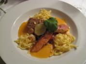 Dialog von Meerbarbe , Lachs & Zander auf Tagliatelle mt mediteranen Gemüse u. Krebssauce - Rezept