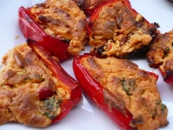 Gefüllte Paprika mit Ziegenfrischkäse - Rezept