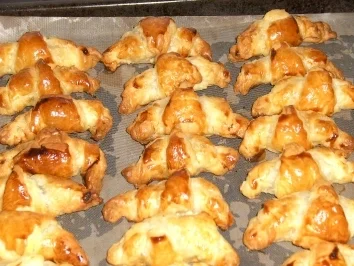 Speck-Pflaumen-Hörnchen - Rezept