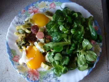 Hauptspeise: Maultaschen-Spiegelei-Würstchen-Pfanne - Rezept - Bild Nr. 2