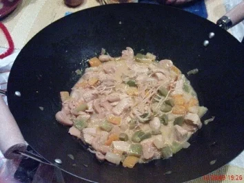 Rezept: Putenfleisch mit Paprika und Kokosmilch Putenfleisch mit Paprika und Kokosmilch - Rezept