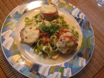 Medaillons vom Schwein mit Tomate &Mozzarella überbacken - Rezept