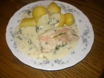 Rezept: Lachsfilet auf Gorgonzola-Blattspinat Lachsfilet auf Gorgonzola-Blattspinat - Rezept
