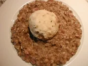 Linsen mit Speck und Semmelknödeln - Rezept