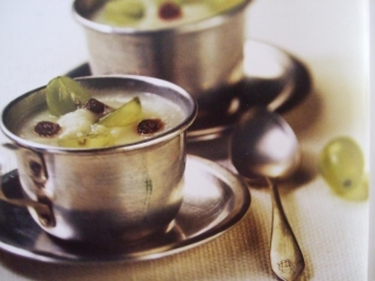 weiße Knoblauchsuppe mit Trauben - Rezept - kochbar.de