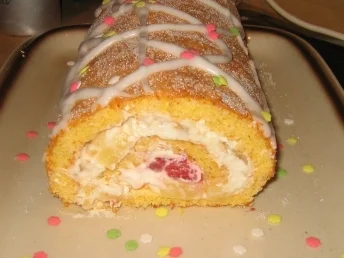 Backwaren: BISQUIT-FRUCHT-ROLLE - Rezept