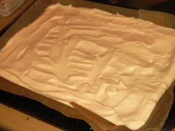 Backwaren: BISQUIT-FRUCHT-ROLLE - Rezept - Bild Nr. 2